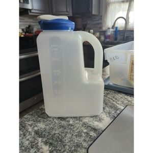 Rubbermaid Servin' Saver 4 Qt Beverage Container Jug Blue Flip Top Lid